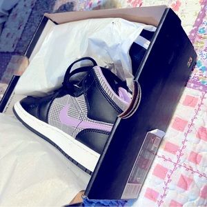 Jordan shoes , size 4y , Black and Purple